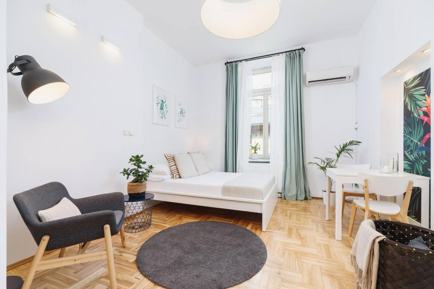 Private Parking - Old Town - Sw Krzyza 16 Street Krakow